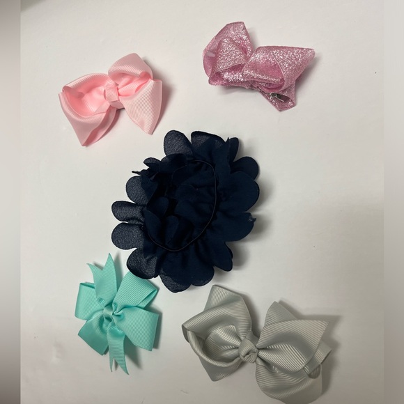 ❤️ FREE with any purchase 🙏🏽 Lot of 4 🎀🩵💖 bows clips and 1 ruffle scrunchie - Picture 4 of 14